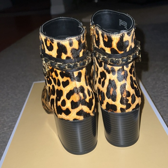 Michael Kors booties. 6 - Picture 4 of 12